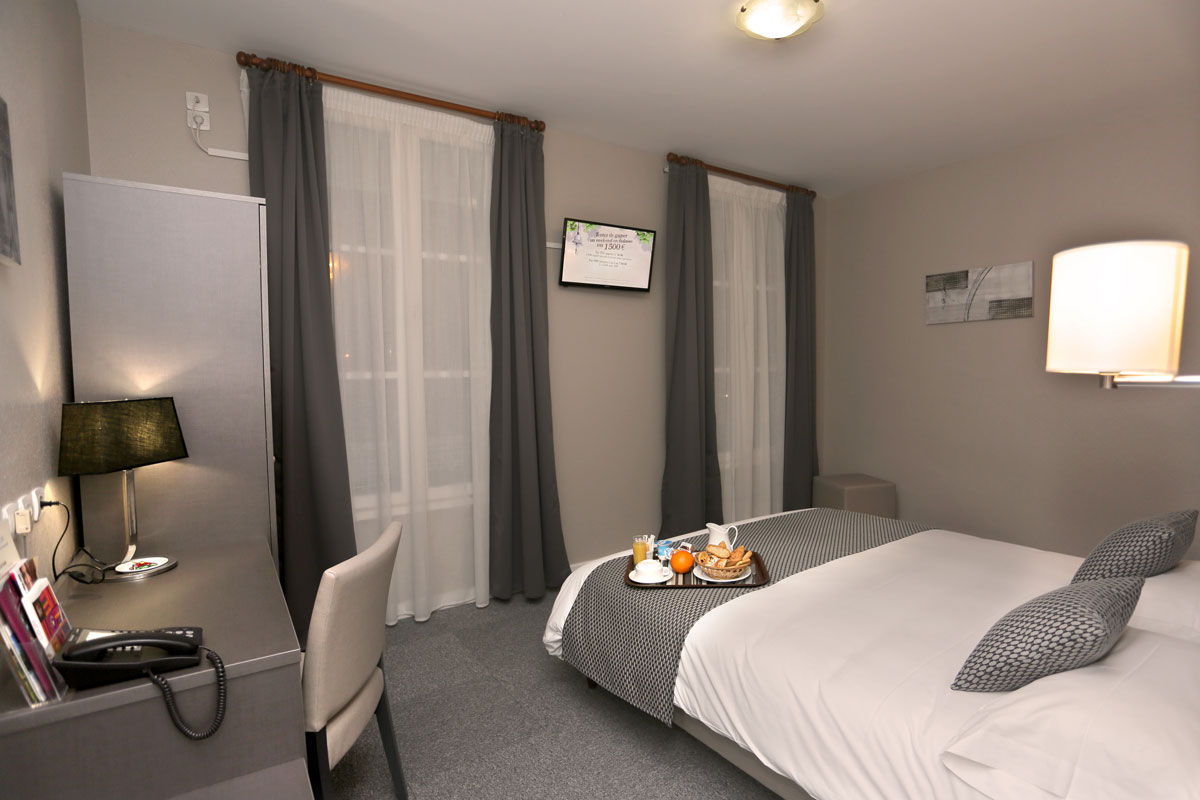 Hotel Henri IV Coutras Exterior photo